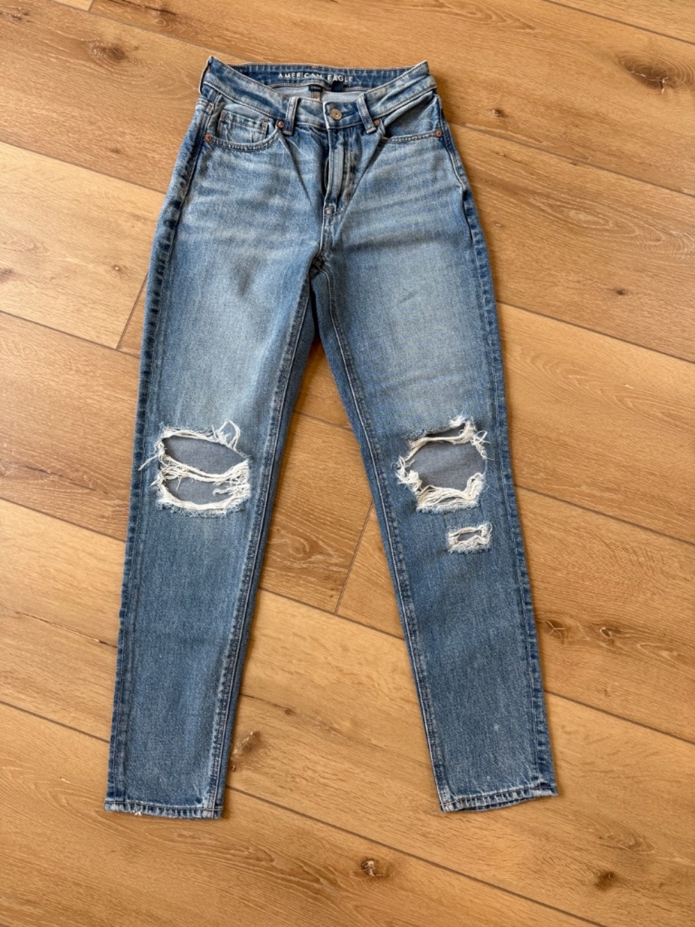 American Eagle Strigid Distressed Mom Jeans Medium/Dark Wash - size 00